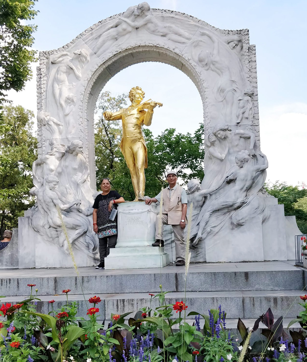 Johann-Strauss-ko-pratima-ra-latosathi-dampati-Vienna-ma.jpg